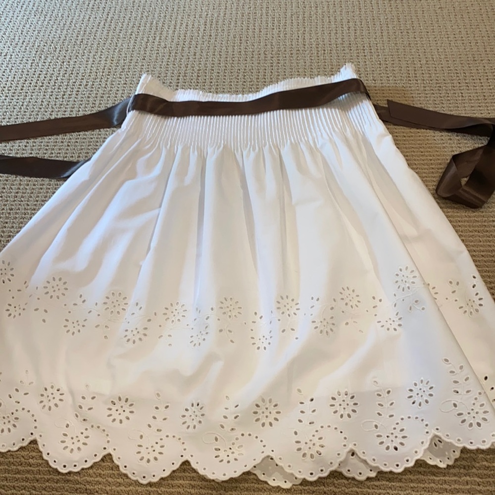 BURBERRY WHITE EYELET SKIRT NWOT JUST GORGEOUS - Picture 3 of 13